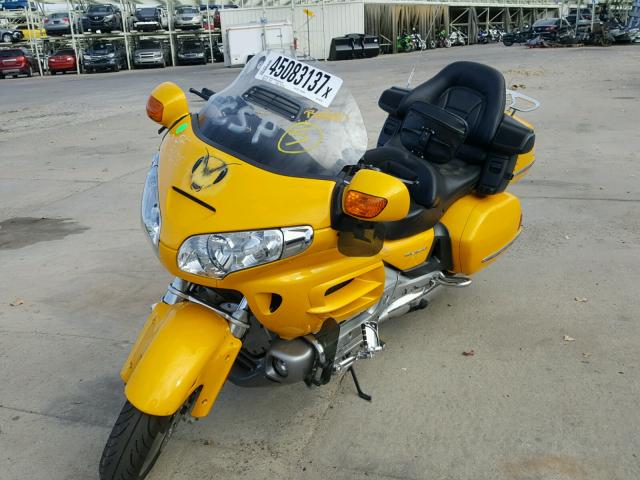 1HFSC47GXAA901193 - 2010 HONDA GL1800 YELLOW photo 2