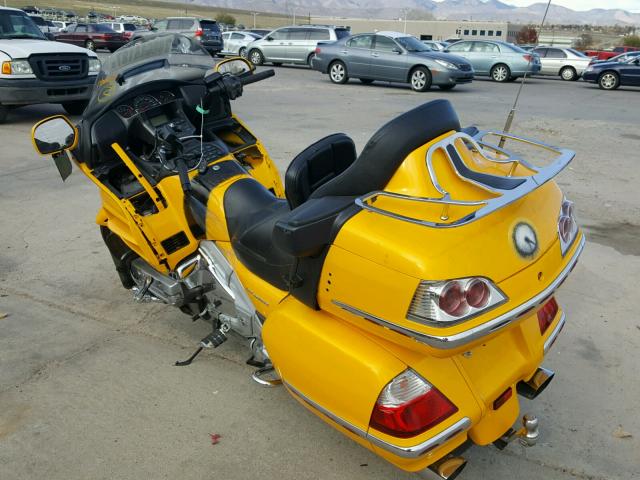 1HFSC47GXAA901193 - 2010 HONDA GL1800 YELLOW photo 3