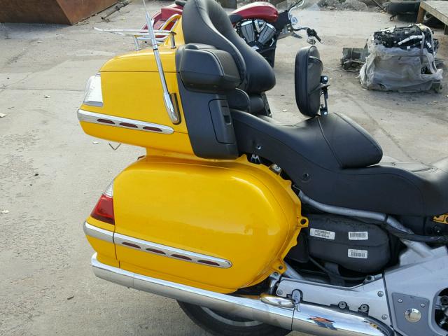 1HFSC47GXAA901193 - 2010 HONDA GL1800 YELLOW photo 6