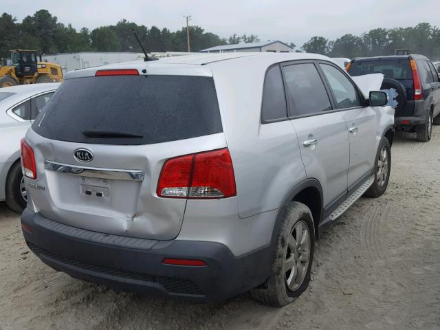 5XYKT3A15CG204817 - 2012 KIA SORENTO BA SILVER photo 4