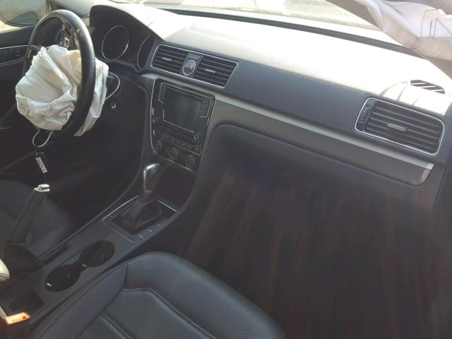 1VWDT7A36HC047289 - 2017 VOLKSWAGEN PASSAT R-L GRAY photo 5