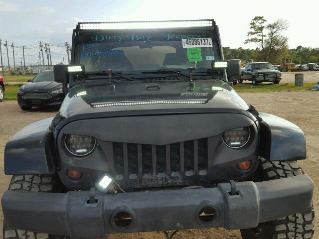 1J4GA59128L517373 - 2008 JEEP WRANGLER U BLACK photo 9