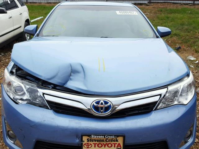 4T1BD1FK1EU109333 - 2014 TOYOTA CAMRY HYBR BLUE photo 7