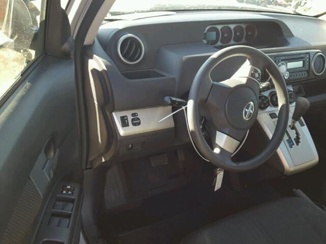 JTLZE4FE0A1105284 - 2010 TOYOTA SCION XB 银色 照片 9