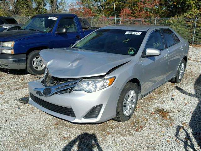 4T4BF1FK2DR320815 - 2013 TOYOTA CAMRY L SILVER photo 2