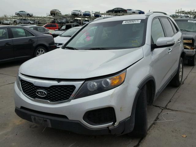 5XYKTDA29DG336303 - 2013 KIA SORENTO LX SILVER photo 2