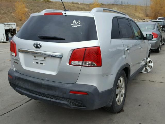 5XYKTDA29DG336303 - 2013 KIA SORENTO LX SILVER photo 4