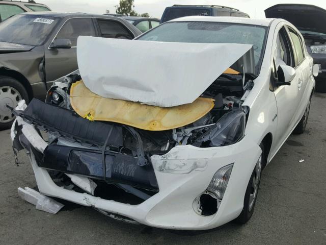 JTDKDTB31F1114470 - 2015 TOYOTA PRIUS C WHITE photo 2