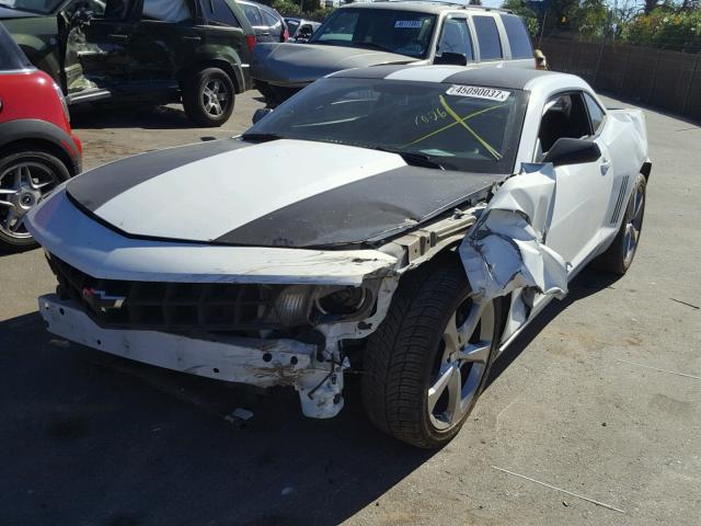 2G1FB1E34D9212384 - 2013 CHEVROLET CAMARO LT WHITE photo 2