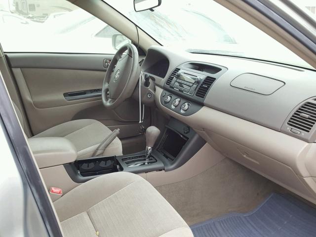 4T1BE32K65U611513 - 2005 TOYOTA CAMRY LE ნაცრისფერი ფოტო 5