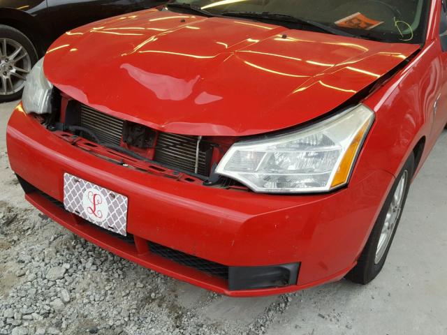 1FAHP35N38W158738 - 2008 FORD FOCUS SE RED photo 9