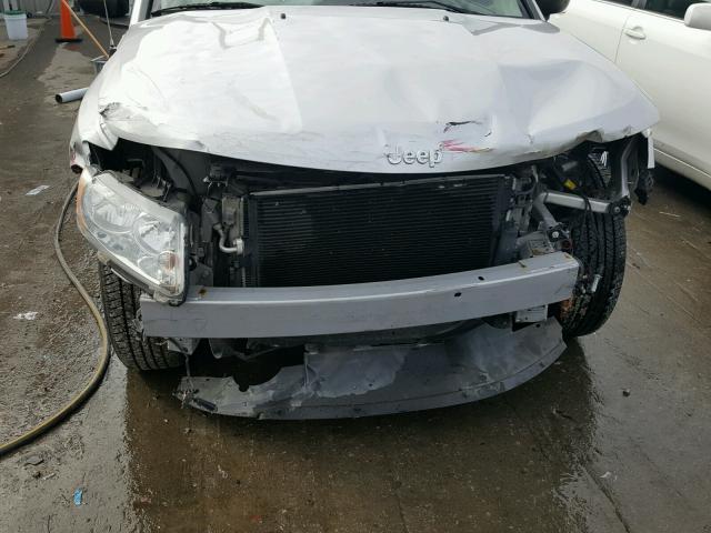 1J4NF1FB7BD135744 - 2011 JEEP COMPASS SP ვერცხლისფერი ფოტო 9