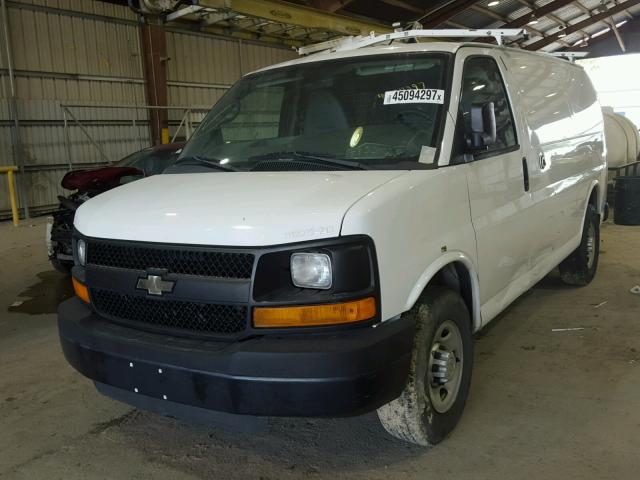 1GCWGFCA4D1903121 - 2013 CHEVROLET EXPRESS G2 WHITE photo 2