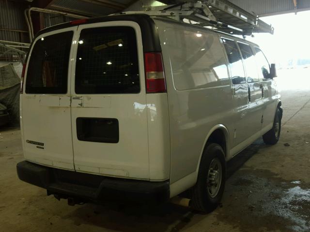 1GCWGFCA4D1903121 - 2013 CHEVROLET EXPRESS G2 WHITE photo 4