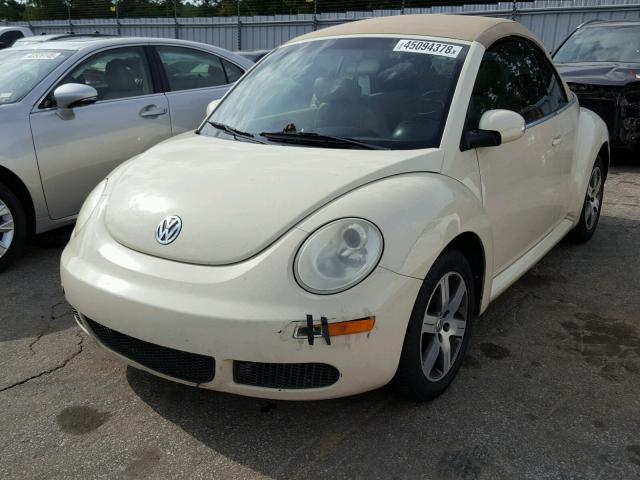 3VWRF31Y86M323226 - 2006 VOLKSWAGEN NEW BEETLE 奶油色 照片 2