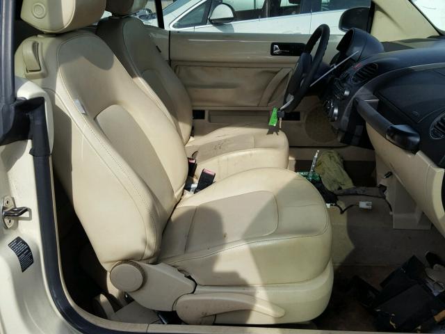 3VWRF31Y86M323226 - 2006 VOLKSWAGEN NEW BEETLE 奶油色 照片 5