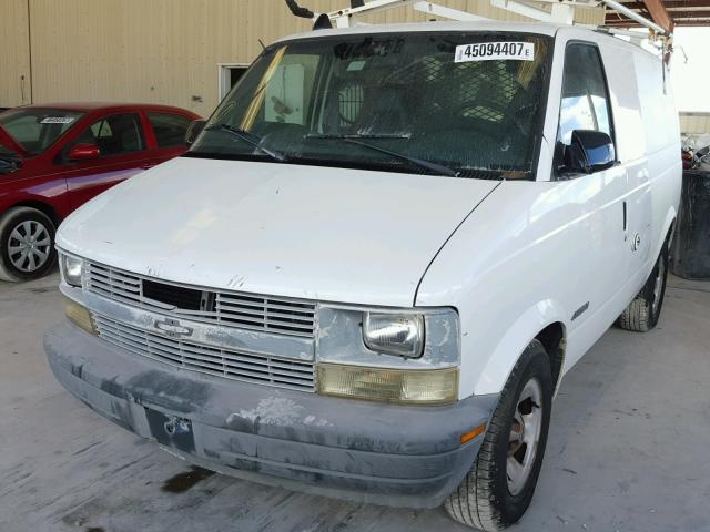 1GCDM19W41B147883 - 2001 CHEVROLET ASTRO WHITE photo 2