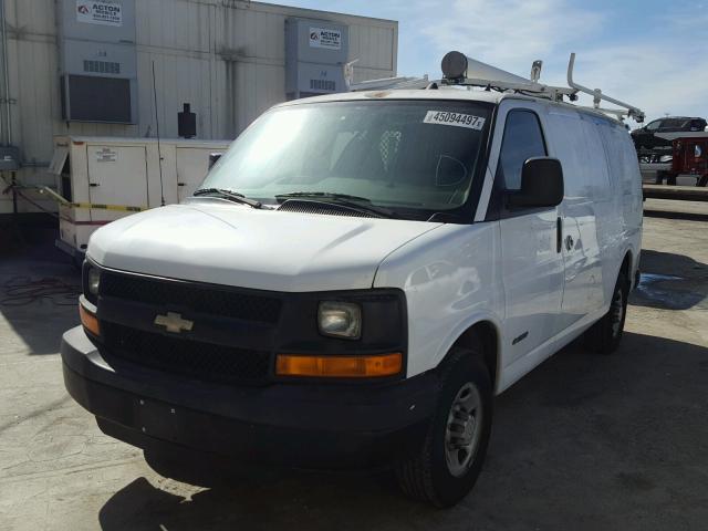 1GCGG25V961181046 - 2006 CHEVROLET EXPRESS G2 WHITE photo 2