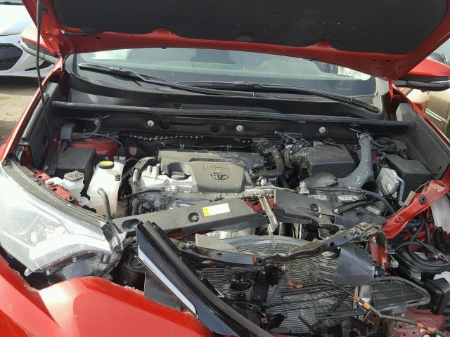 2T3RFREVXHW577513 - 2017 TOYOTA RAV4 XLE RED photo 7