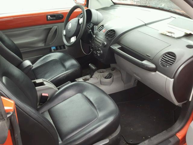 3VWCD31Y05M368252 - 2005 VOLKSWAGEN NEW BEETLE 橙色 照片 5