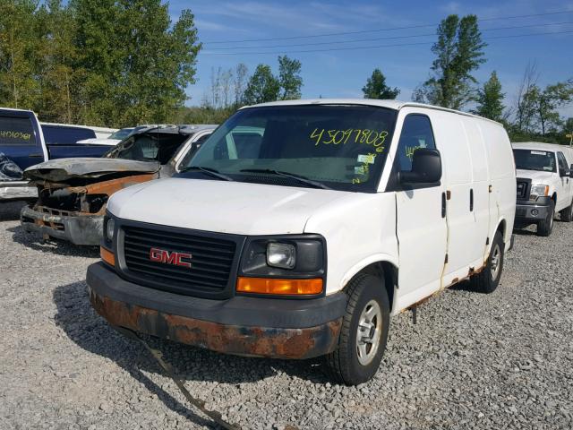 1GTEG15XX31203179 - 2003 GMC SAVANA G15 WHITE photo 2