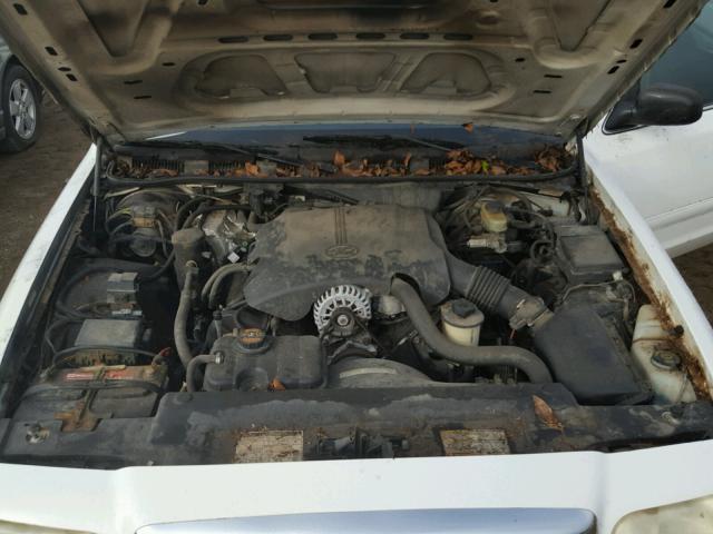 2FAFP71W2WX131545 - 1998 FORD CROWN VICT WHITE photo 7