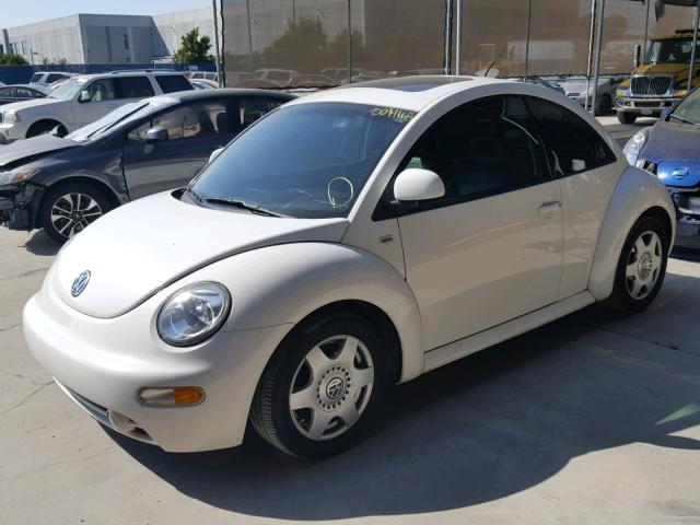 3VWCC21C8YM402430 - 2000 VOLKSWAGEN NEW BEETLE 白色 照片 2