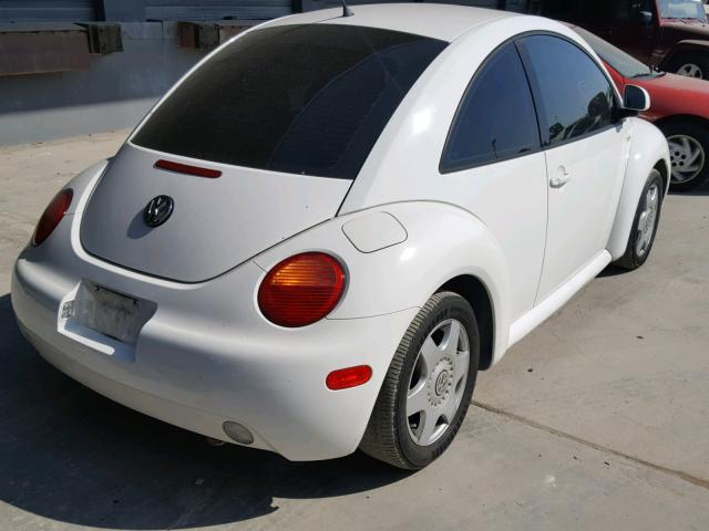 3VWCC21C8YM402430 - 2000 VOLKSWAGEN NEW BEETLE 白色 照片 4