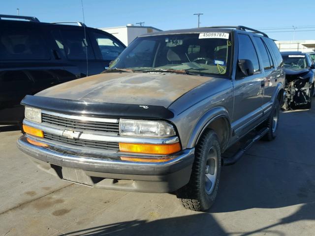 1GNCS13W212129951 - 2001 CHEVROLET BLAZER BEIGE photo 2