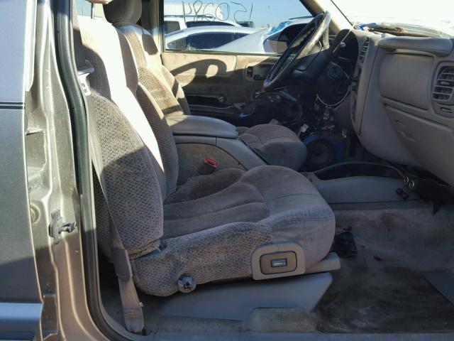 1GNCS13W212129951 - 2001 CHEVROLET BLAZER BEIGE photo 5