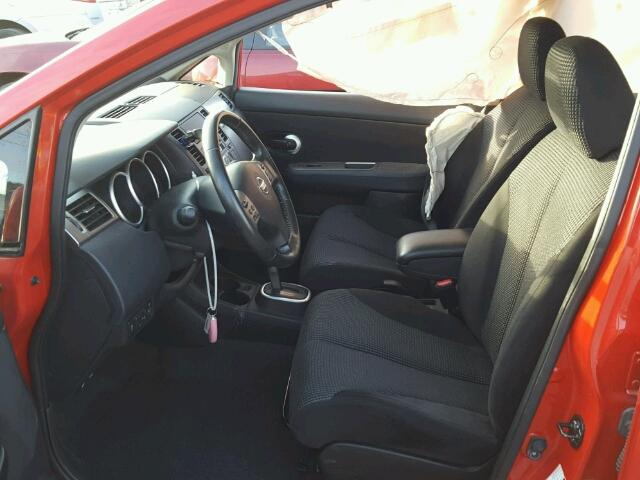 3N1BC1CP0BL371988 - 2011 NISSAN VERSA S RED photo 5