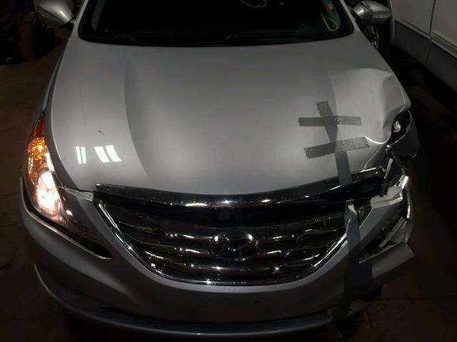 5NPEC4ACXBH117331 - 2011 HYUNDAI SONATA SE 银色 照片 7