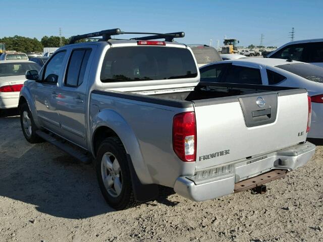 1N6AD07U45C422213 - 2005 NISSAN FRONTIER C SILVER photo 3