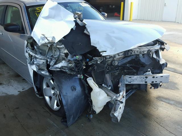 2B3LA43G58H279884 - 2008 DODGE CHARGER SILVER photo 9