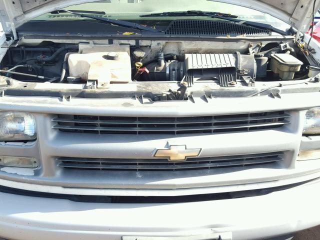 1GCGG25R611233096 - 2001 CHEVROLET EXPRESS G2 WHITE photo 7