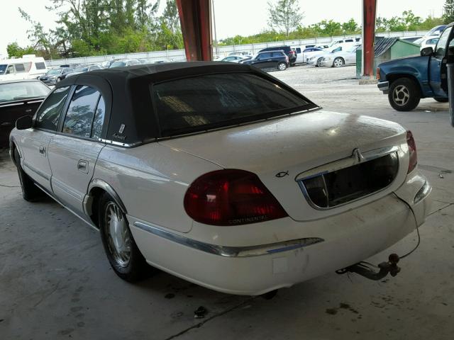 1LNFM97V5WY604704 - 1998 LINCOLN CONTINENTA WHITE photo 3