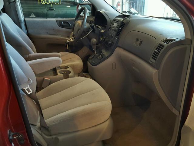 KNDMB233176110768 - 2007 KIA SEDONA EX RED photo 5