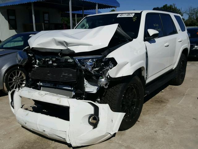 JTEZU5JR6H5157225 - 2017 TOYOTA 4RUNNER WHITE photo 2