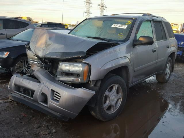 1GNDT13S882143684 - 2008 CHEVROLET TRAILBLAZE GRAY photo 2