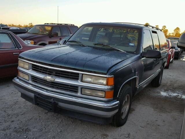 3GNEC16R2WG101402 - 1998 CHEVROLET SUBURBAN C GREEN photo 2