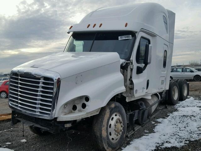 3AKJGLD5XGSHA3519 - 2016 FREIGHTLINER CASCADIA 1 WHITE photo 2