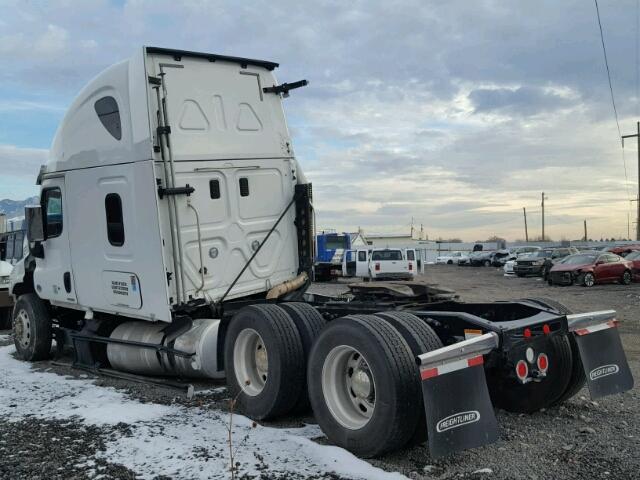 3AKJGLD5XGSHA3519 - 2016 FREIGHTLINER CASCADIA 1 WHITE photo 3