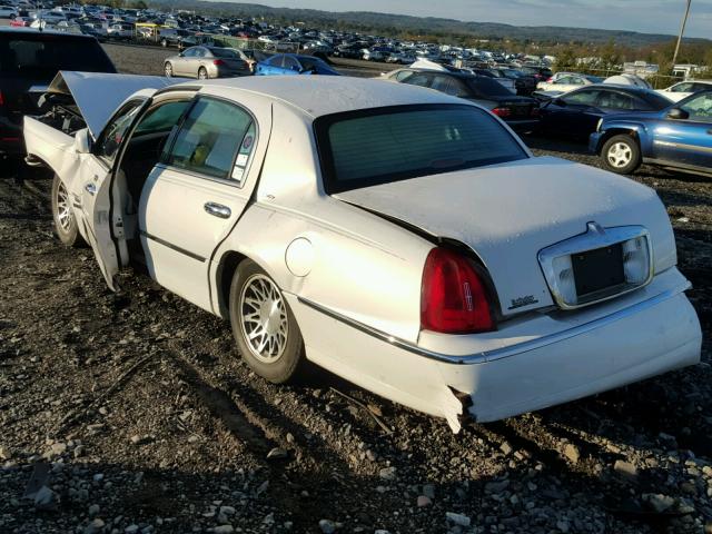 1LNHM82W51Y688826 - 2001 LINCOLN TOWN CAR S WHITE photo 3