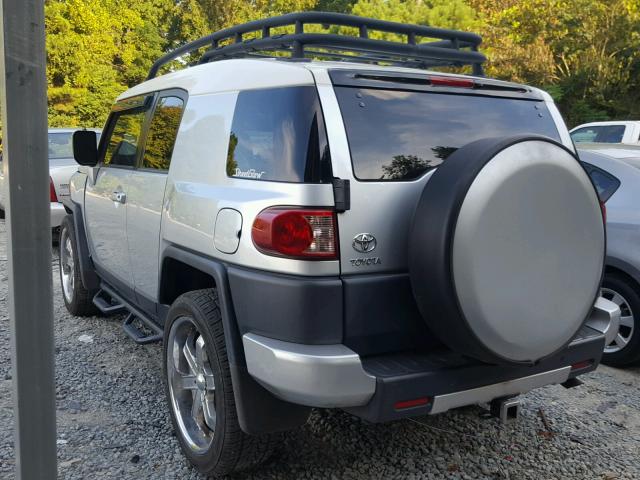 JTEZU11F270012886 - 2007 TOYOTA FJ CRUISER SILVER photo 3