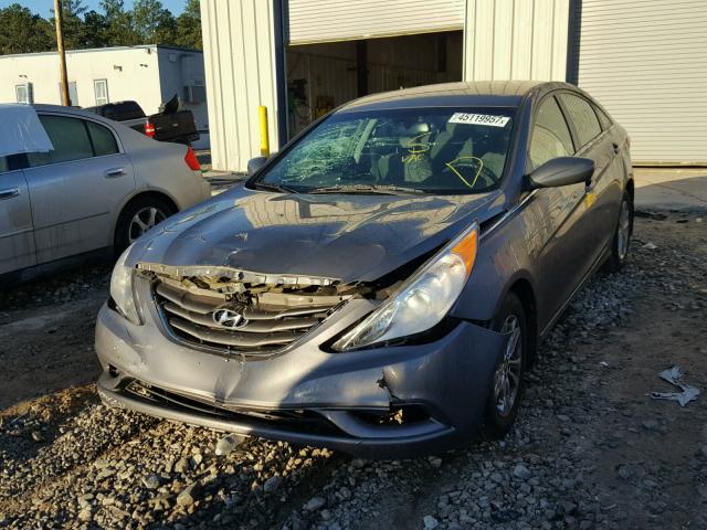 5NPEB4AC2DH663322 - 2013 HYUNDAI SONATA GRAY photo 2