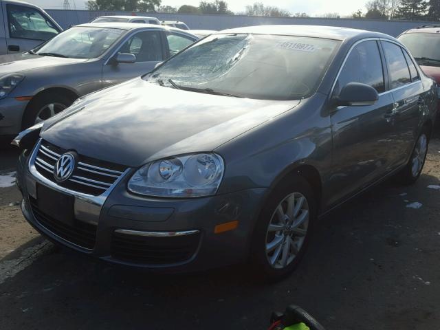 3VWRZ7AJ4AM022138 - 2010 VOLKSWAGEN JETTA SE GRAY photo 2