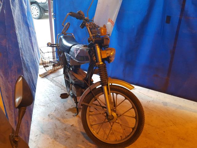 3301151 - 2000 PUCH MOPED SILVER photo 1