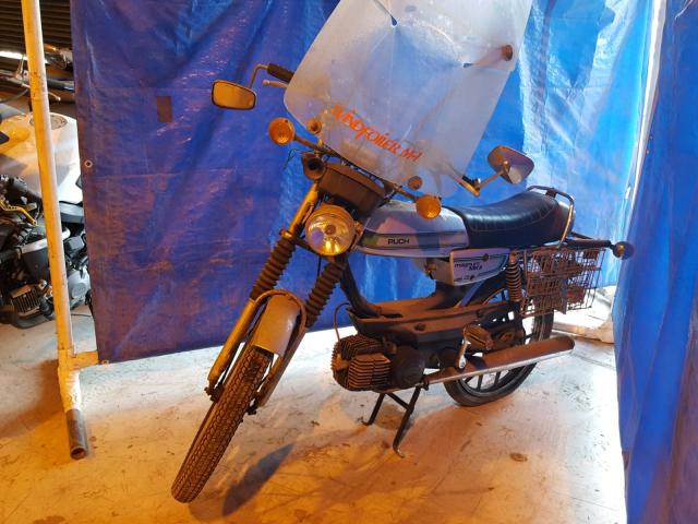 3301151 - 2000 PUCH MOPED SILVER photo 2