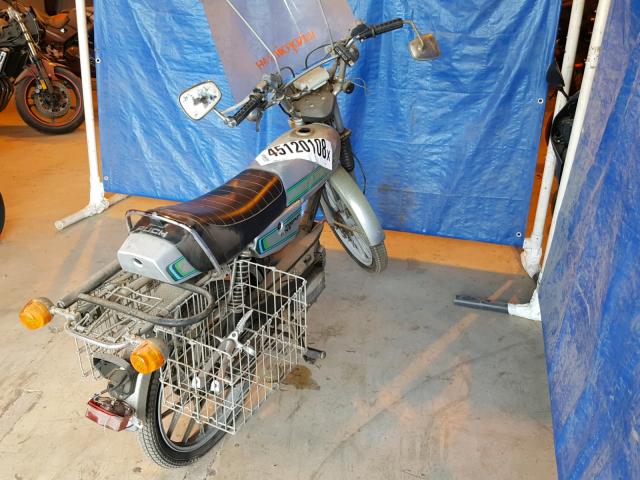 3301151 - 2000 PUCH MOPED SILVER photo 4