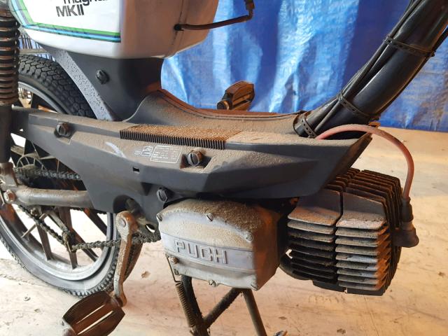 3301151 - 2000 PUCH MOPED SILVER photo 7